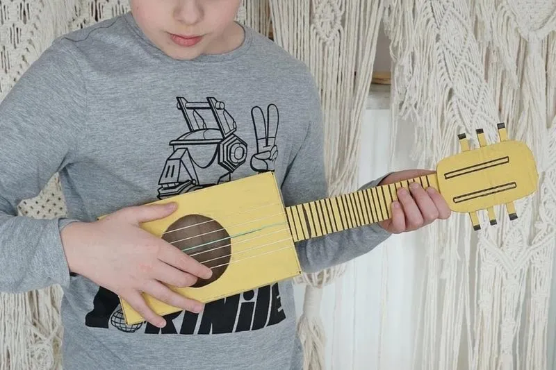 Jak samodzielnie wykonać kostkę do gry na gitarze - proste metody DIY krok po kroku