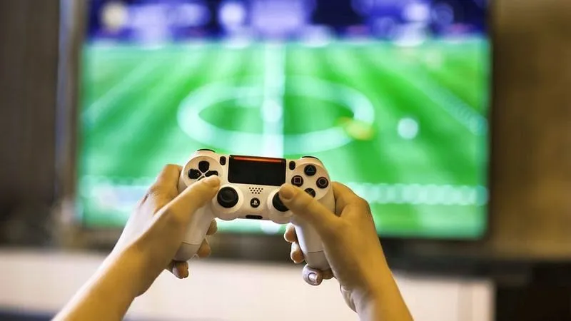 Jak zarabiać na graniu? Odkryj brutalną prawdę o dochodach w świecie gier